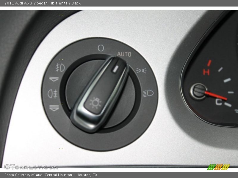 Controls of 2011 A6 3.2 Sedan