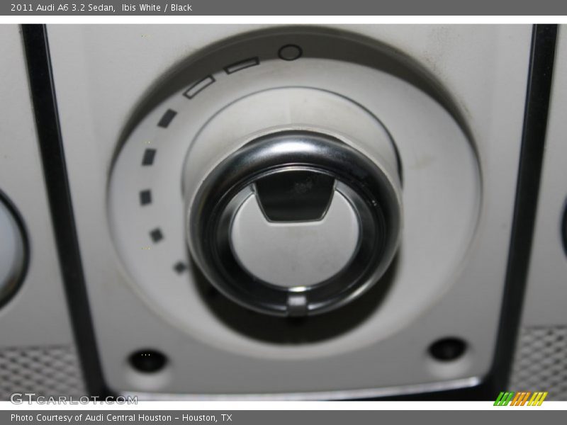 Controls of 2011 A6 3.2 Sedan