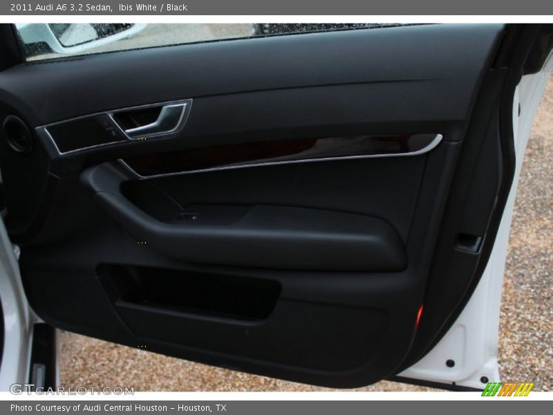 Ibis White / Black 2011 Audi A6 3.2 Sedan