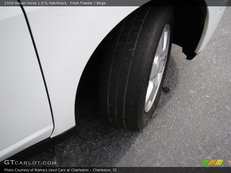 Fresh Powder / Beige 2009 Nissan Versa 1.8 SL Hatchback