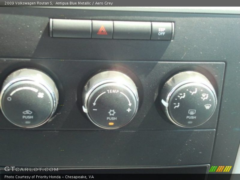 Antigua Blue Metallic / Aero Grey 2009 Volkswagen Routan S