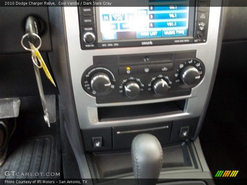 Cool Vanilla / Dark Slate Gray 2010 Dodge Charger Rallye