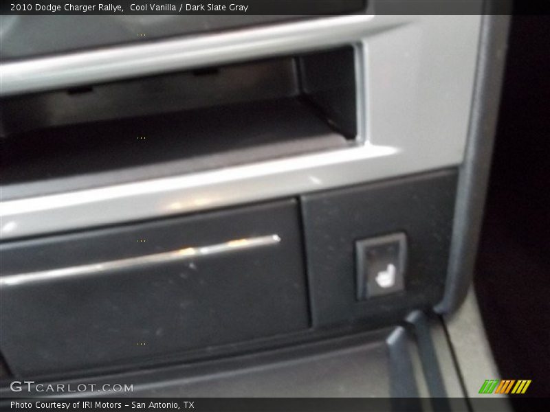 Cool Vanilla / Dark Slate Gray 2010 Dodge Charger Rallye