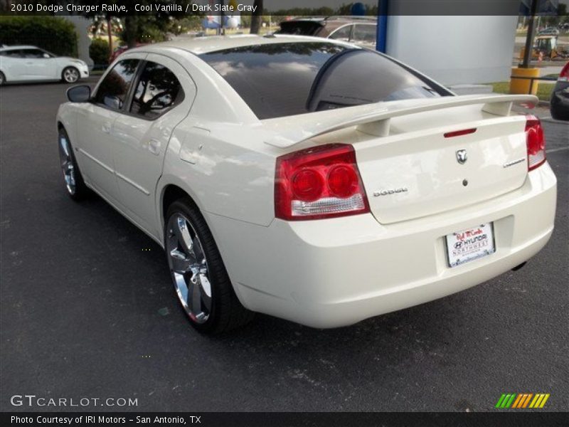 Cool Vanilla / Dark Slate Gray 2010 Dodge Charger Rallye