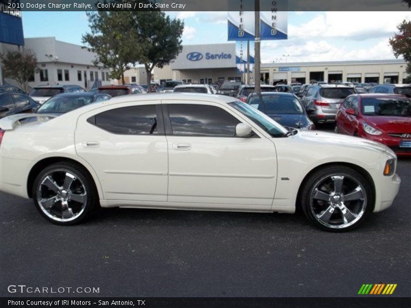 Cool Vanilla / Dark Slate Gray 2010 Dodge Charger Rallye