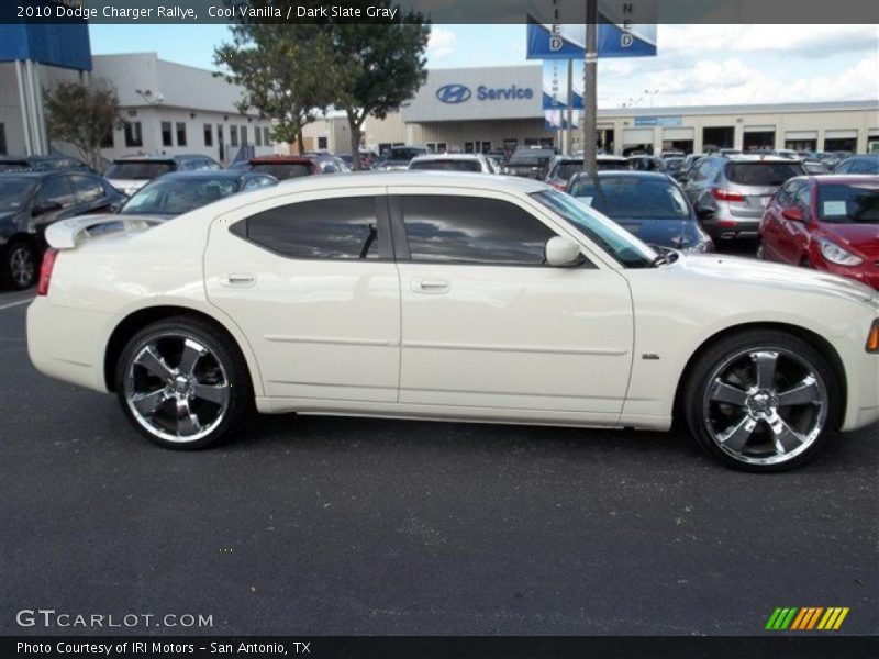 Cool Vanilla / Dark Slate Gray 2010 Dodge Charger Rallye