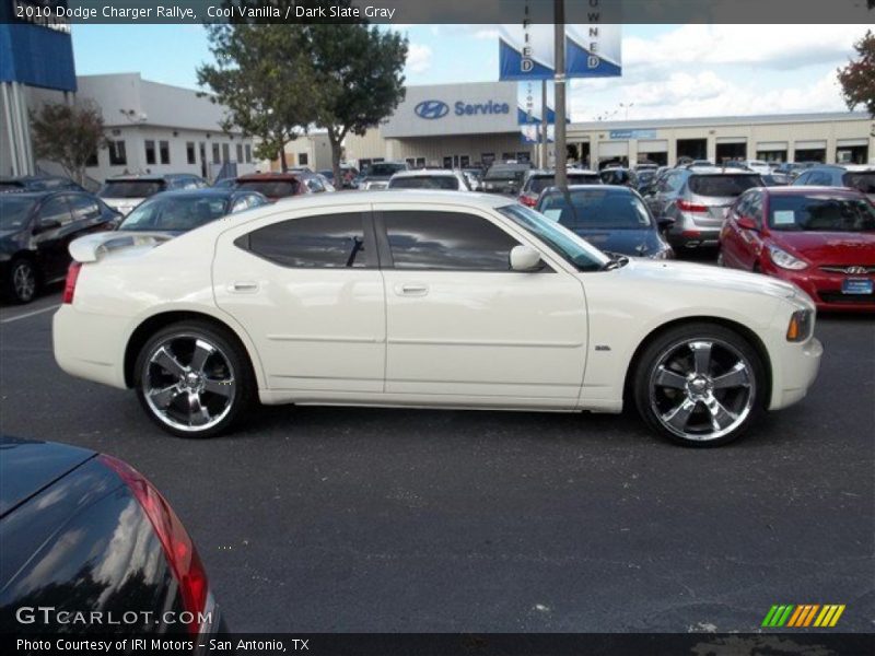 Cool Vanilla / Dark Slate Gray 2010 Dodge Charger Rallye