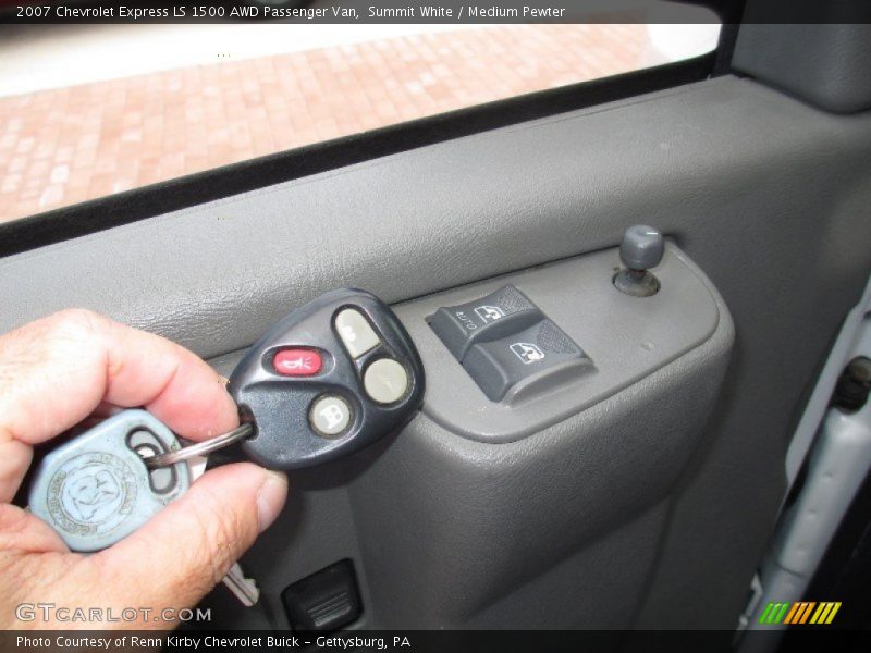 Summit White / Medium Pewter 2007 Chevrolet Express LS 1500 AWD Passenger Van