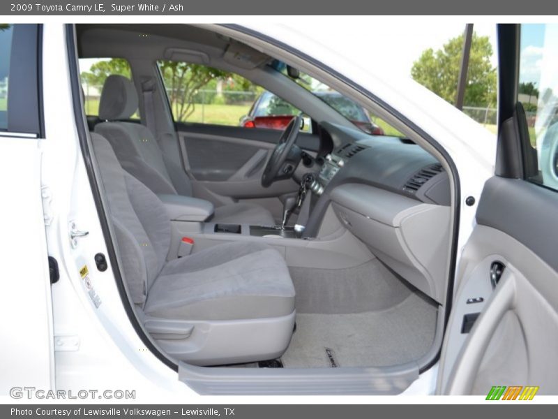 Super White / Ash 2009 Toyota Camry LE