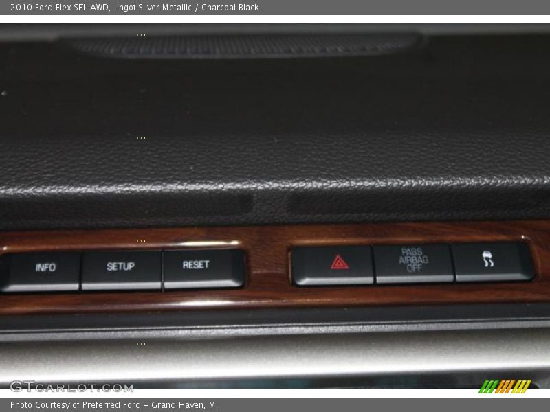 Ingot Silver Metallic / Charcoal Black 2010 Ford Flex SEL AWD