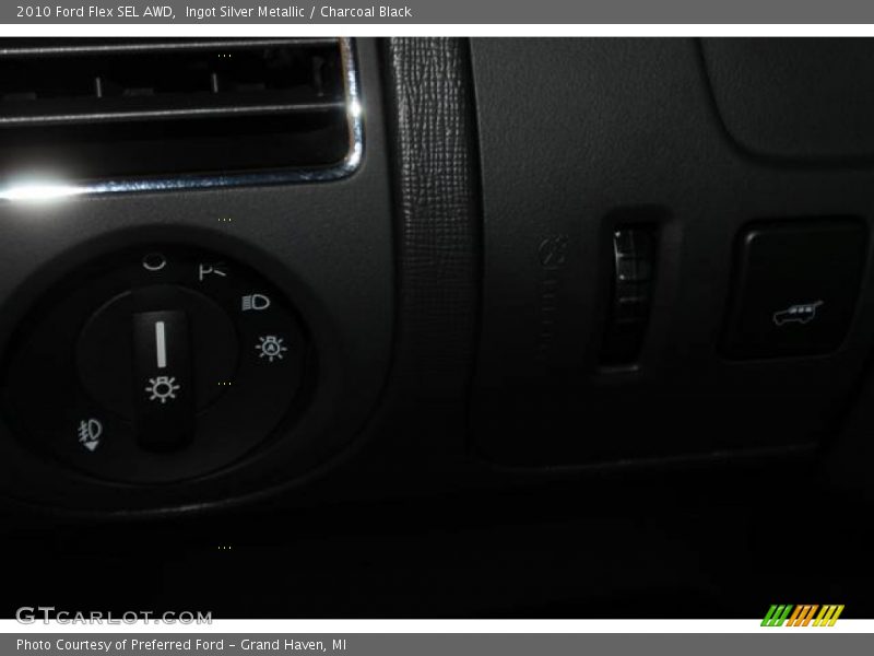 Ingot Silver Metallic / Charcoal Black 2010 Ford Flex SEL AWD