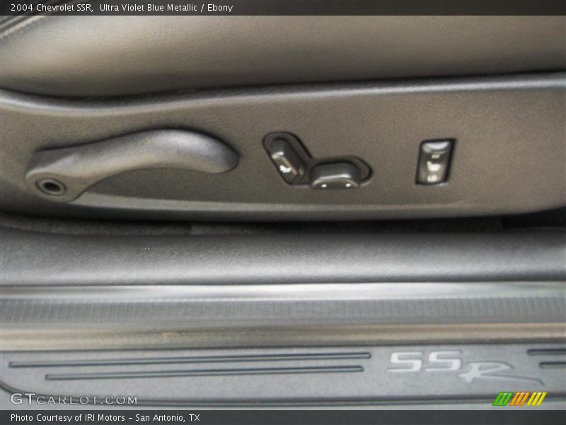 Ultra Violet Blue Metallic / Ebony 2004 Chevrolet SSR
