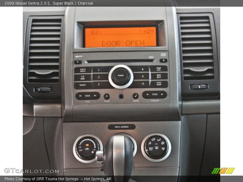 Super Black / Charcoal 2009 Nissan Sentra 2.0 S