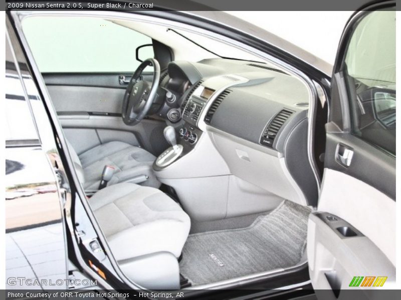 Super Black / Charcoal 2009 Nissan Sentra 2.0 S