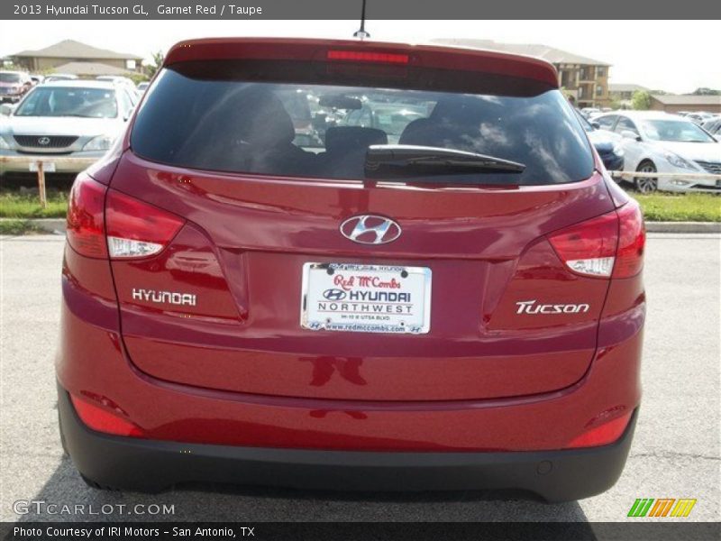 Garnet Red / Taupe 2013 Hyundai Tucson GL