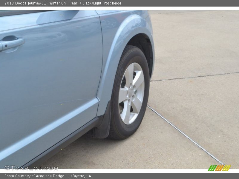 Winter Chill Pearl / Black/Light Frost Beige 2013 Dodge Journey SE