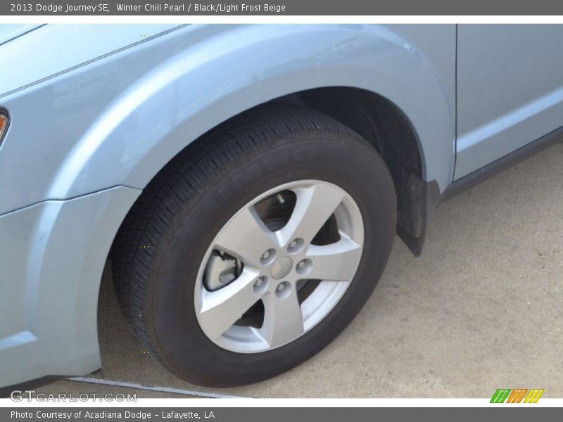 Winter Chill Pearl / Black/Light Frost Beige 2013 Dodge Journey SE