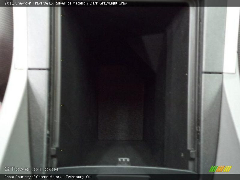 Silver Ice Metallic / Dark Gray/Light Gray 2011 Chevrolet Traverse LS