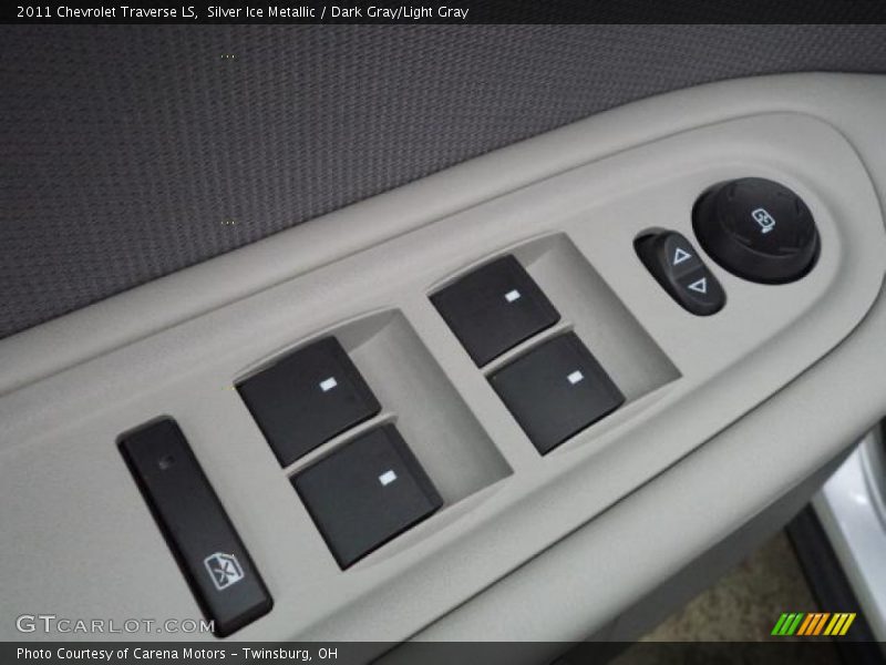 Silver Ice Metallic / Dark Gray/Light Gray 2011 Chevrolet Traverse LS