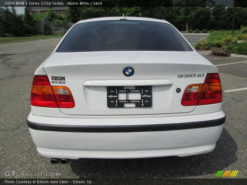 Alpine White / Sand 2004 BMW 3 Series 330xi Sedan