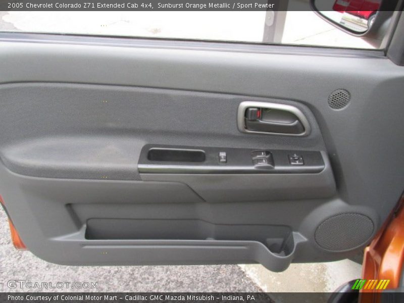 Sunburst Orange Metallic / Sport Pewter 2005 Chevrolet Colorado Z71 Extended Cab 4x4