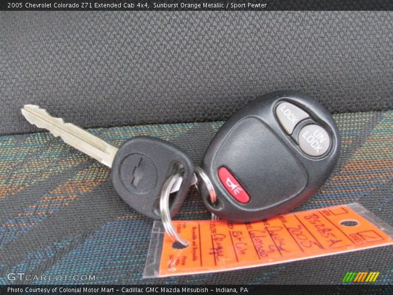 Sunburst Orange Metallic / Sport Pewter 2005 Chevrolet Colorado Z71 Extended Cab 4x4