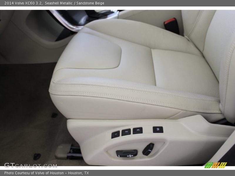 Front Seat of 2014 XC60 3.2