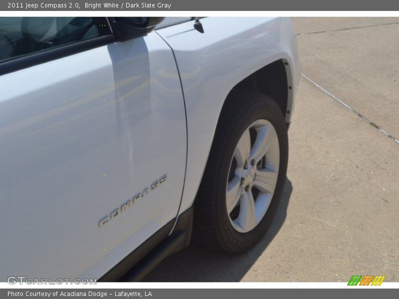 Bright White / Dark Slate Gray 2011 Jeep Compass 2.0