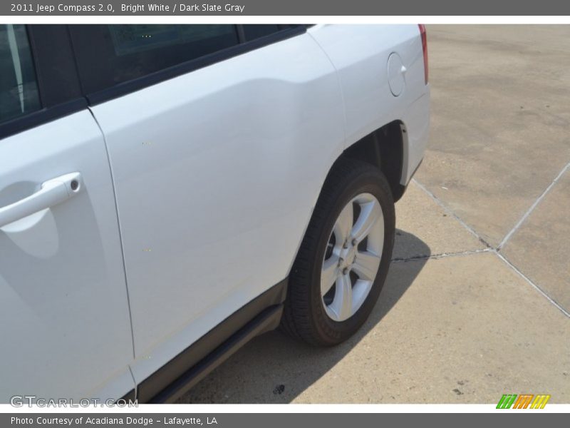 Bright White / Dark Slate Gray 2011 Jeep Compass 2.0