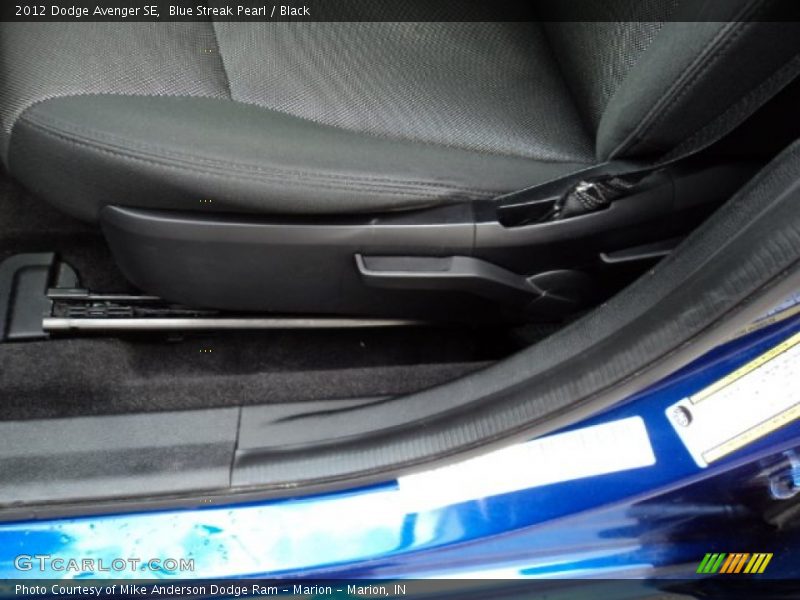 Blue Streak Pearl / Black 2012 Dodge Avenger SE