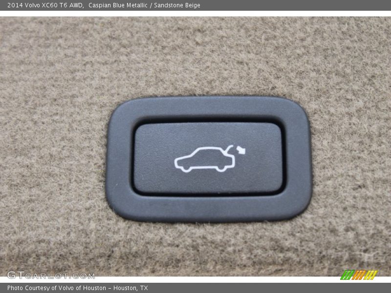 Controls of 2014 XC60 T6 AWD