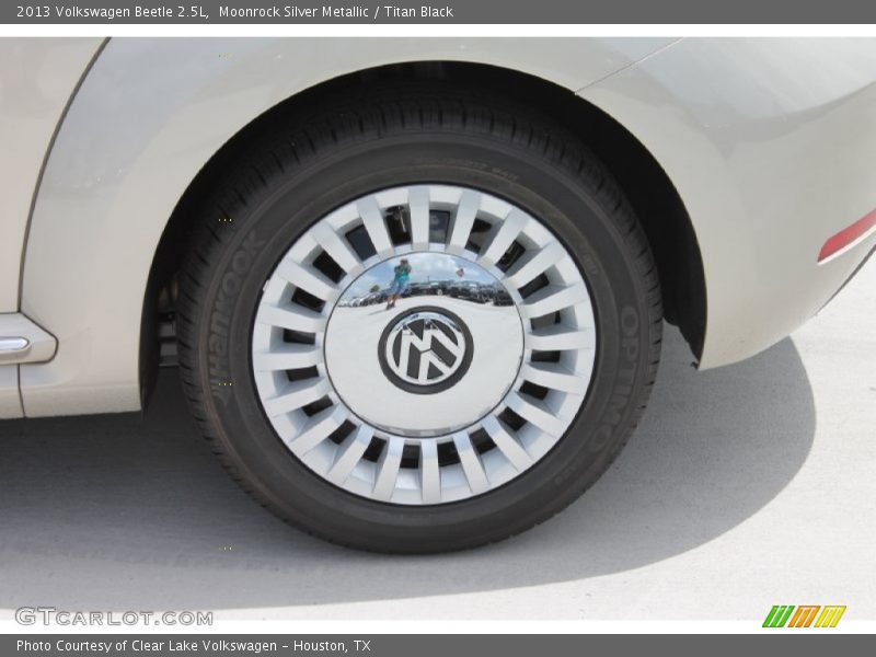 Moonrock Silver Metallic / Titan Black 2013 Volkswagen Beetle 2.5L