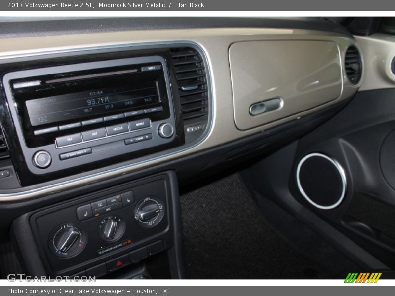 Moonrock Silver Metallic / Titan Black 2013 Volkswagen Beetle 2.5L