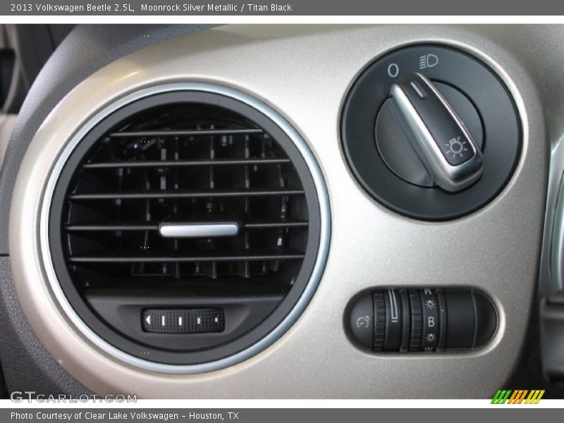 Moonrock Silver Metallic / Titan Black 2013 Volkswagen Beetle 2.5L