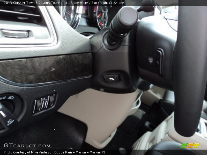 Stone White / Black/Light Graystone 2013 Chrysler Town & Country Touring - L