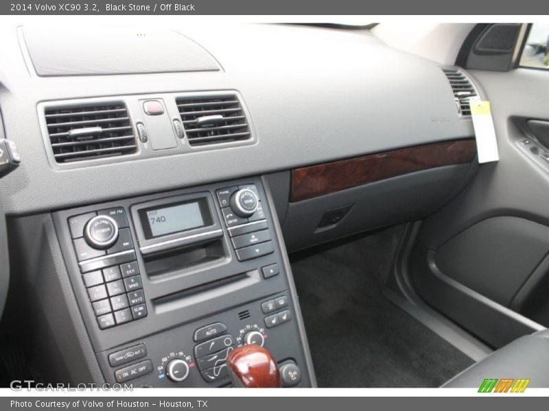 Dashboard of 2014 XC90 3.2
