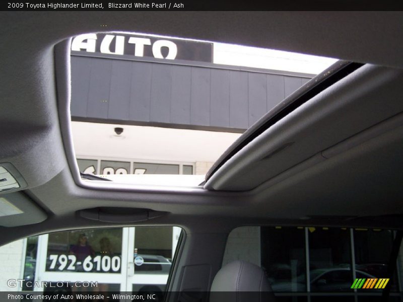 Blizzard White Pearl / Ash 2009 Toyota Highlander Limited