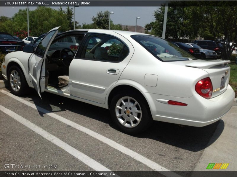 Icelandic Pearl / Blond 2000 Nissan Maxima GLE