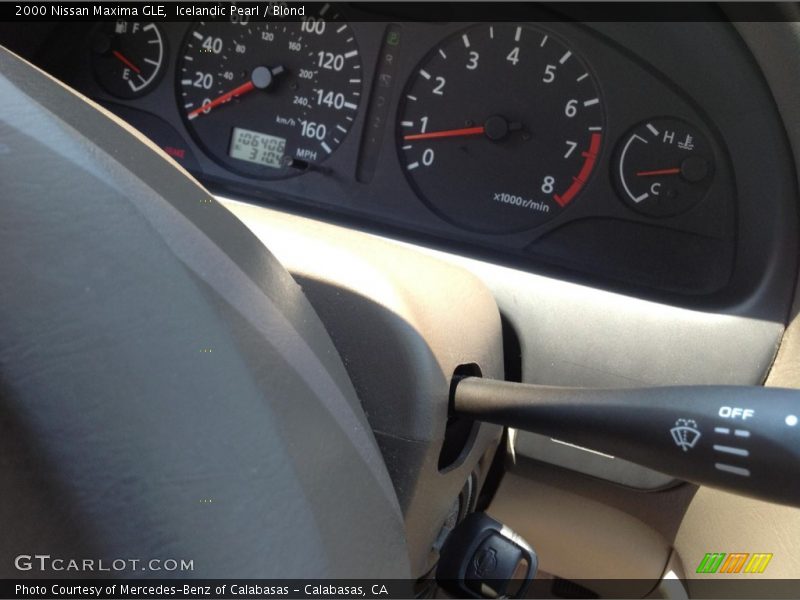 Icelandic Pearl / Blond 2000 Nissan Maxima GLE