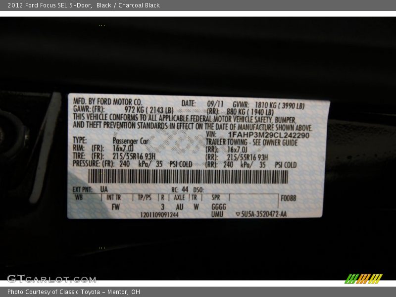 Black / Charcoal Black 2012 Ford Focus SEL 5-Door