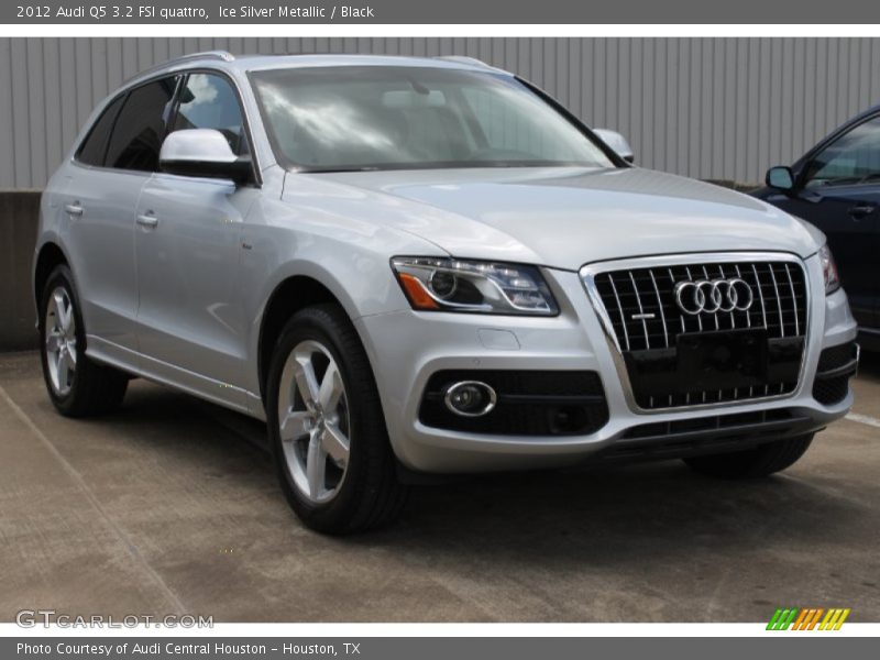 Front 3/4 View of 2012 Q5 3.2 FSI quattro