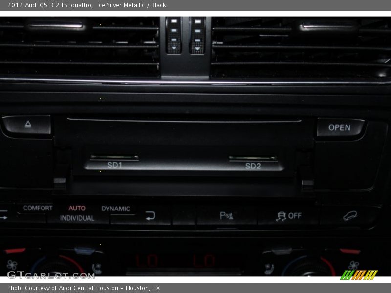 Ice Silver Metallic / Black 2012 Audi Q5 3.2 FSI quattro
