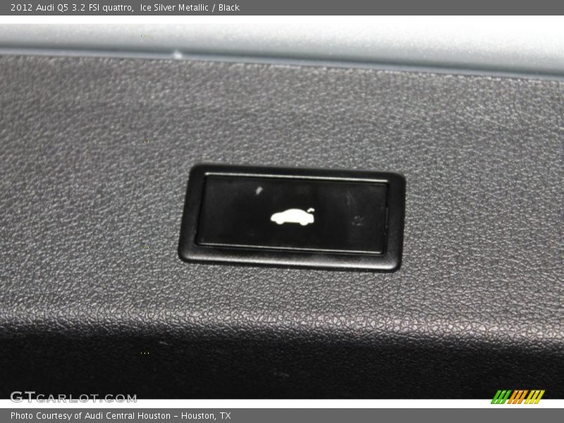 Ice Silver Metallic / Black 2012 Audi Q5 3.2 FSI quattro