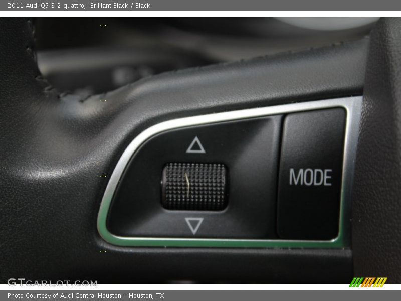 Brilliant Black / Black 2011 Audi Q5 3.2 quattro