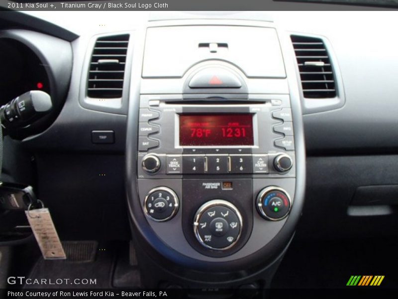 Titanium Gray / Black Soul Logo Cloth 2011 Kia Soul +