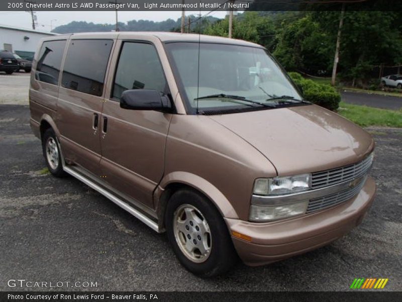 Front 3/4 View of 2005 Astro LS AWD Passenger Van