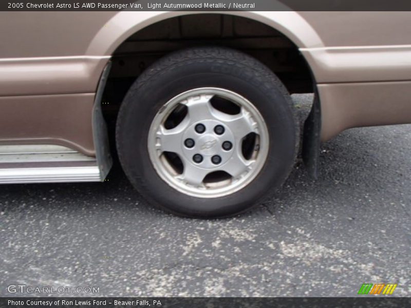  2005 Astro LS AWD Passenger Van Wheel