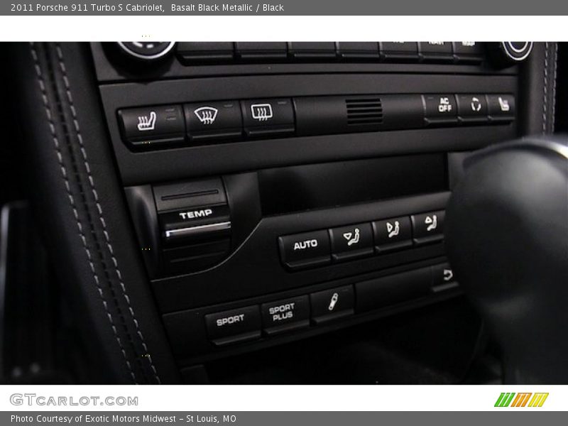 Controls of 2011 911 Turbo S Cabriolet