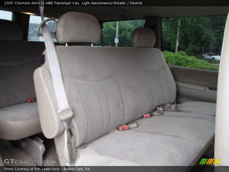 Rear Seat of 2005 Astro LS AWD Passenger Van