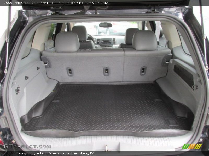  2006 Grand Cherokee Laredo 4x4 Trunk